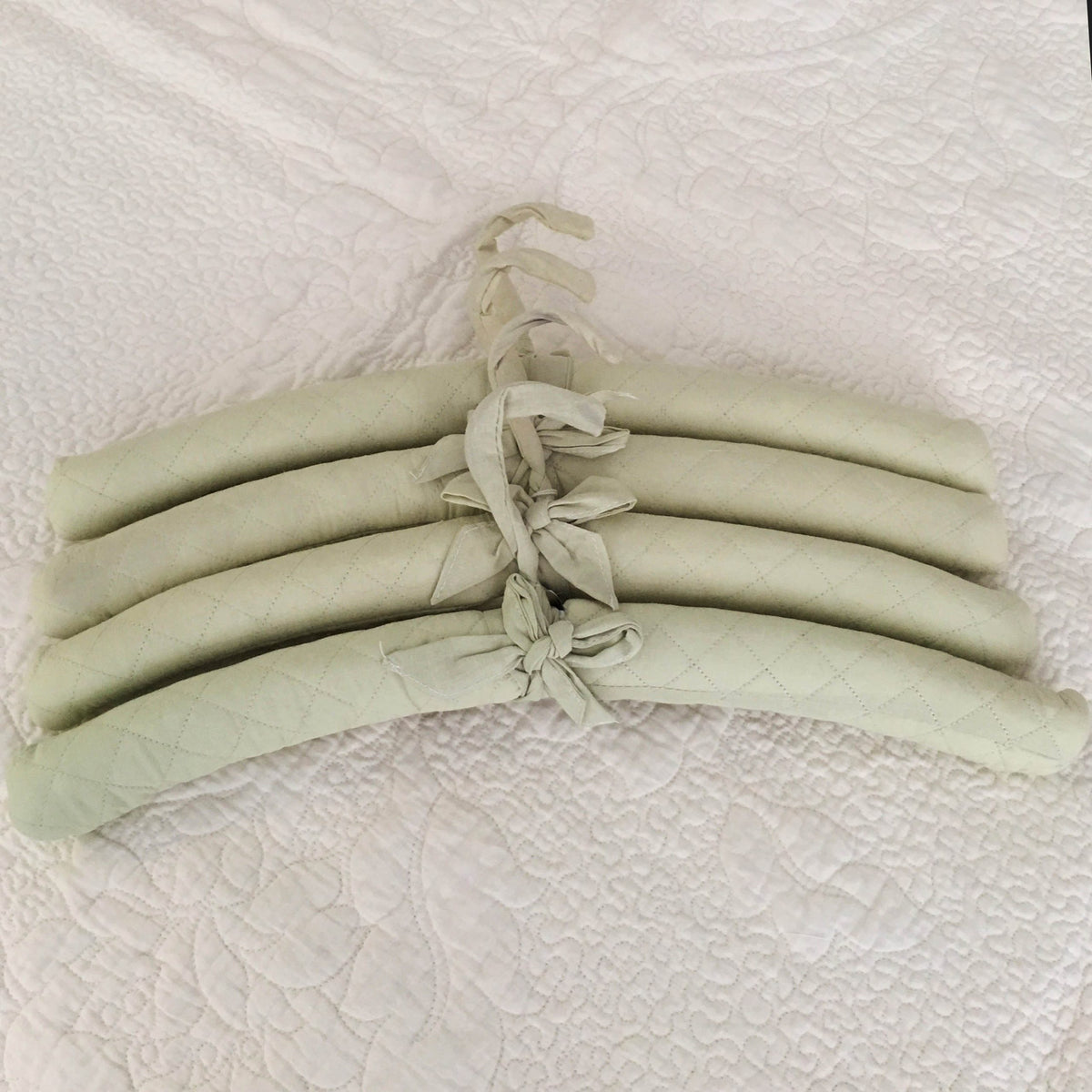 Set of 4 Coat Hangers Quilted - Green