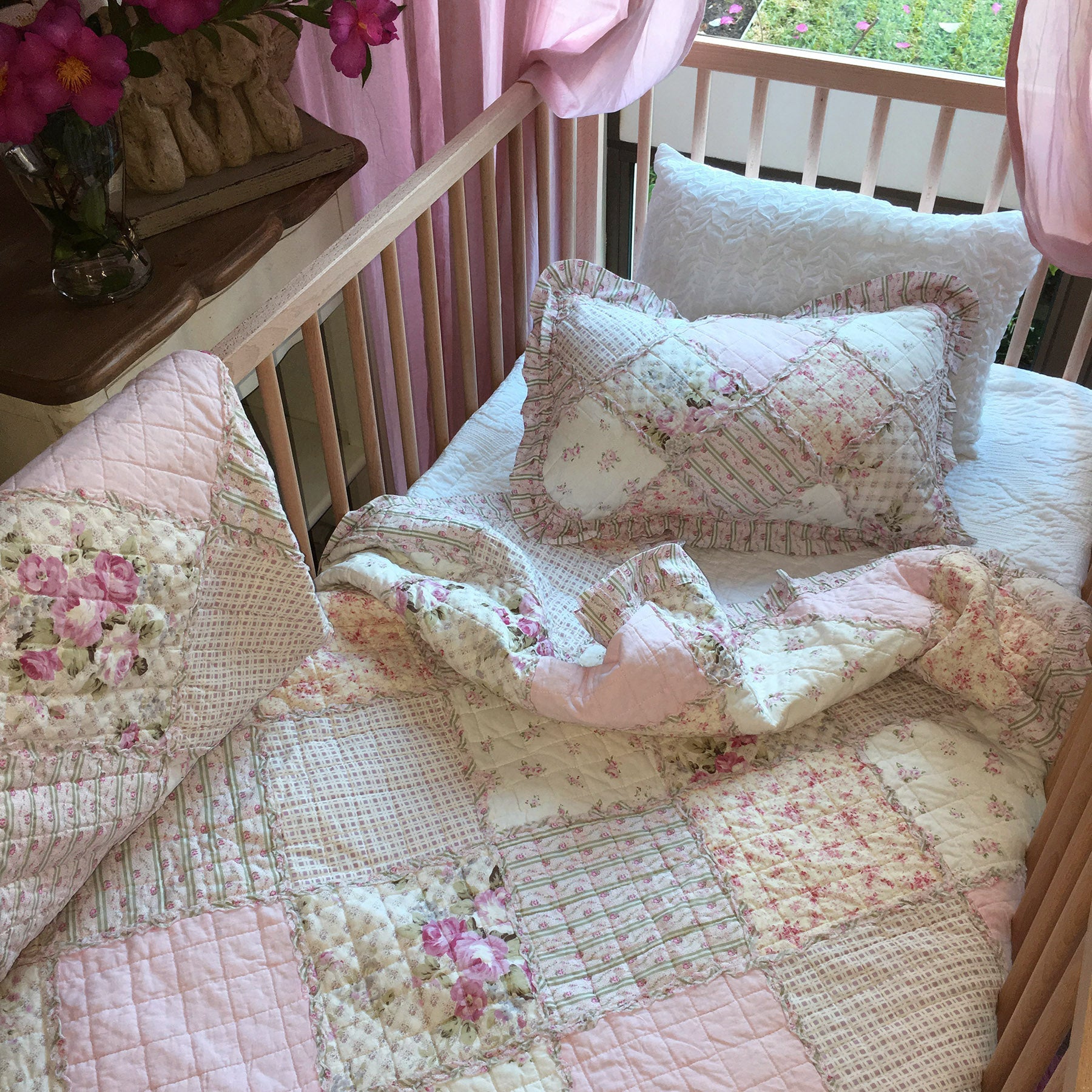 Tara Cot Set W Nursing Pillow