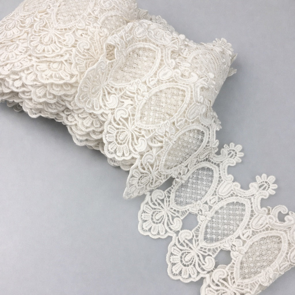 Elara Lace Trim