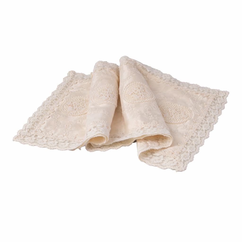 Lace Runner Oberon