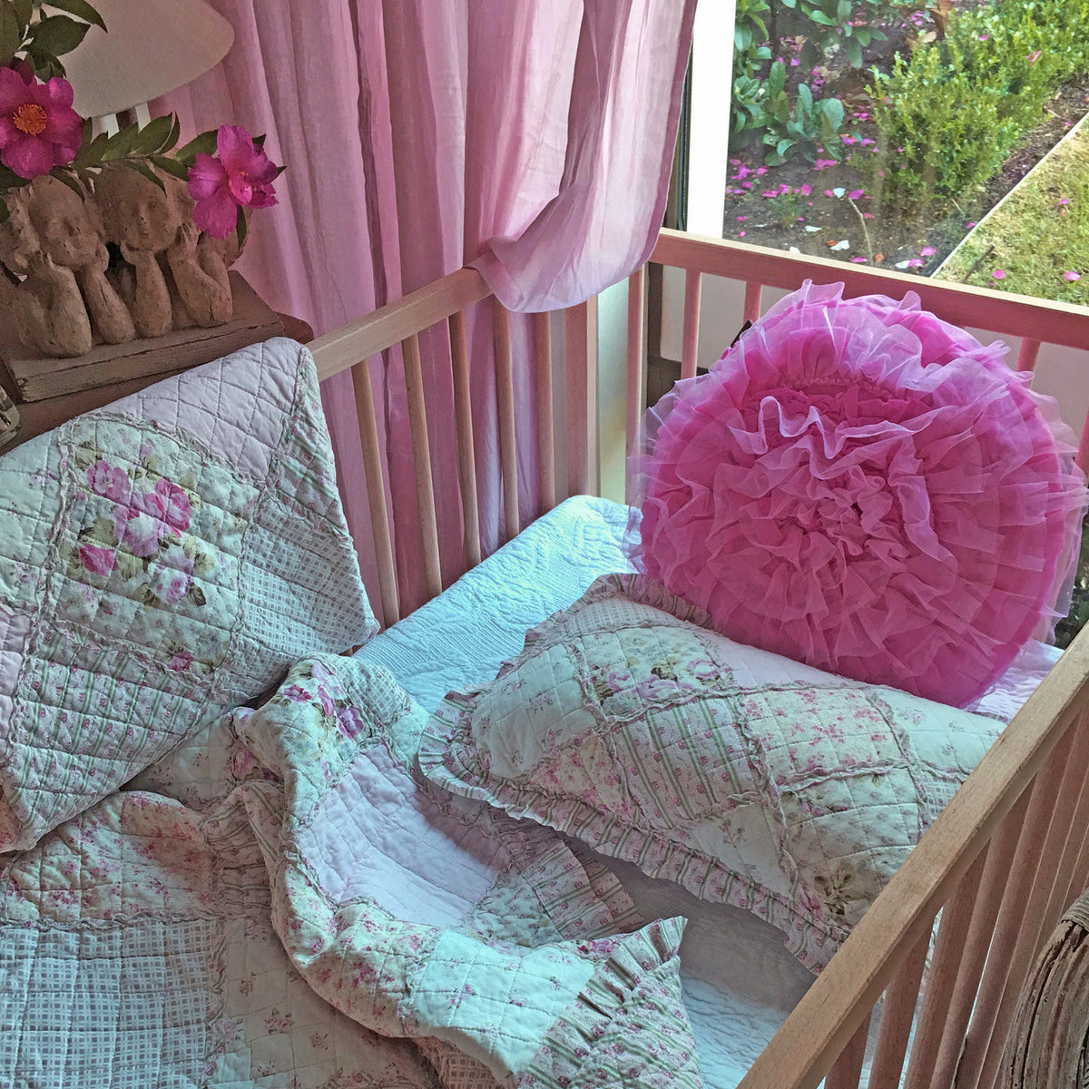 Tara Cot Set W Nursing Pillow