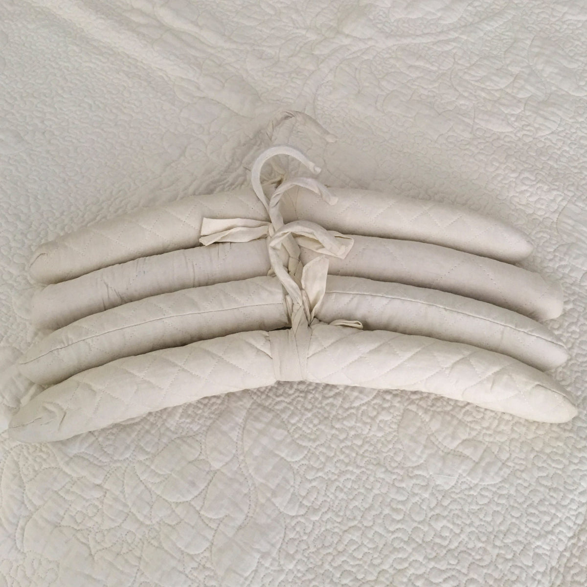 Set of 4 Coat Hangers Quilted - Beige