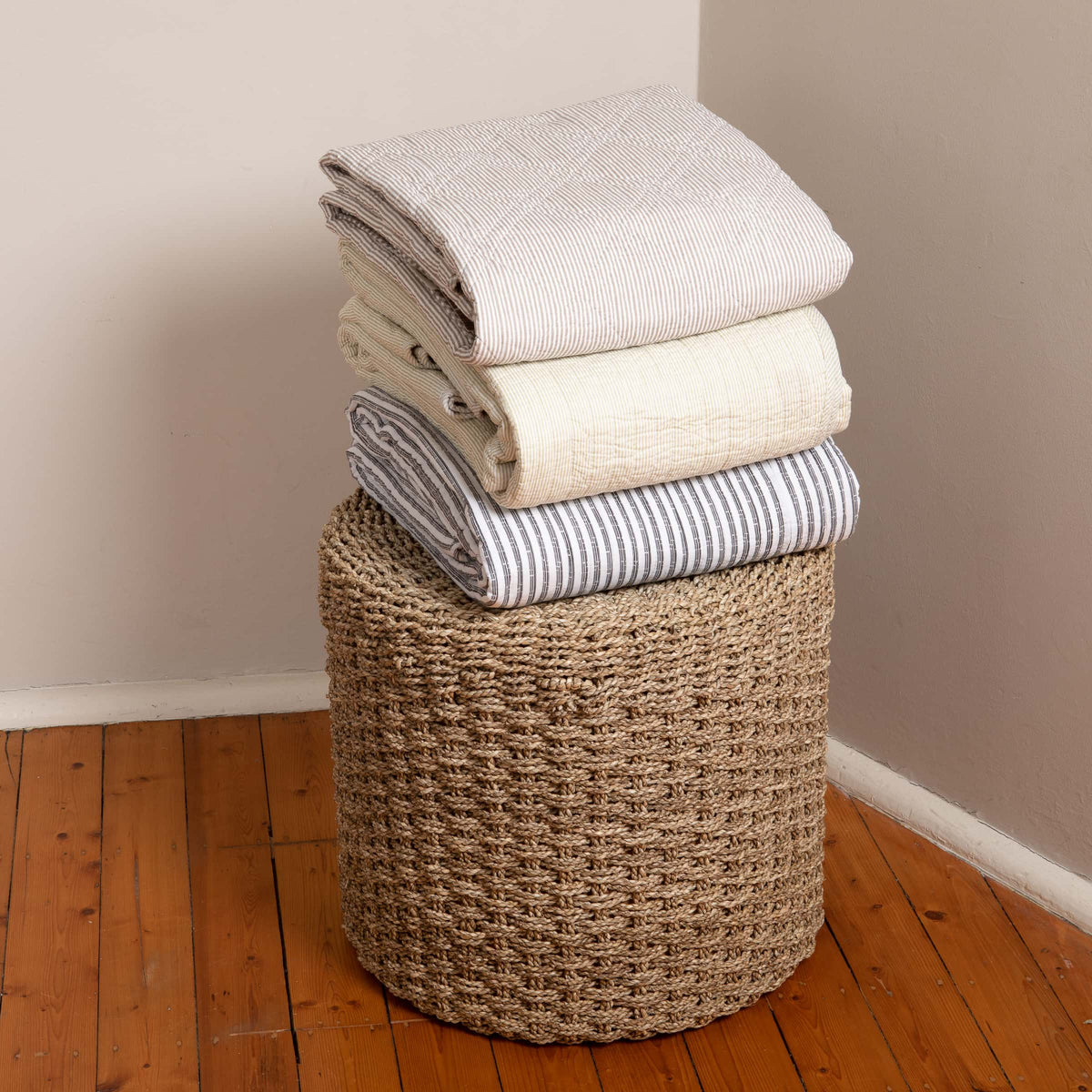 Virta Throw