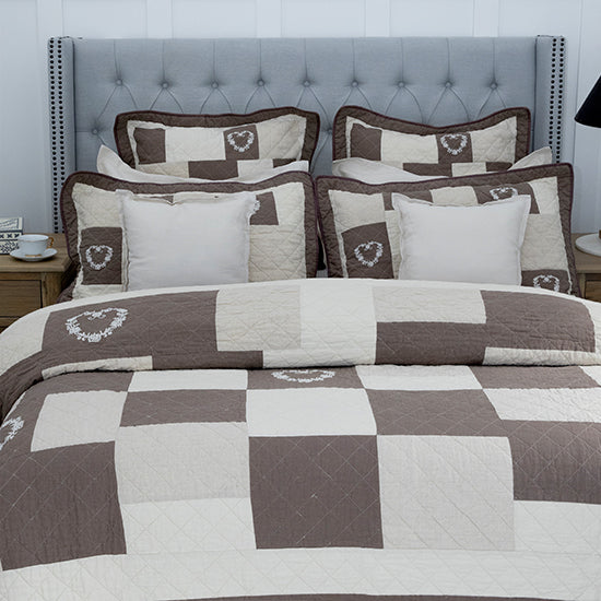 Rustic Cottage Queen Bedspread